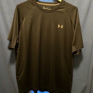 Under Armour black heatgear 2X loose fit